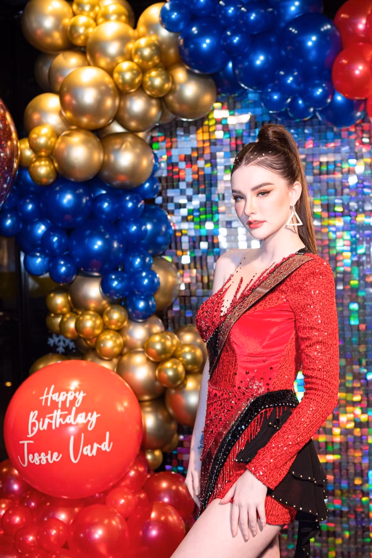 Gái xinh này còn có phần nổi loạn khi xăm hình. Jessie Vard không ngại chia sẻ hình ảnh về cuộc sống đời thường tràn ngập màu sắc của mình.