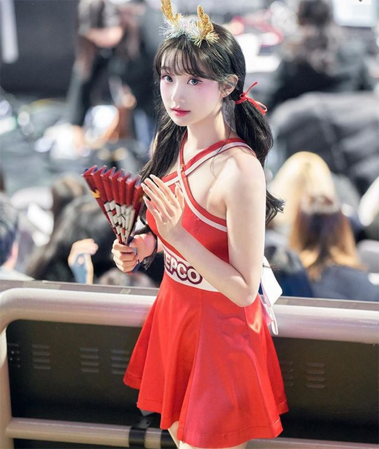 Những clip dễ thương của “nữ thần cổ vũ” Hàn Quốc thu hút hàng triệu lượt xem trên mạng xã hội.