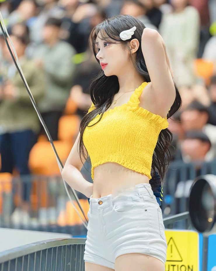 Làn da trắng sáng cùng bờ môi gợi cảm luôn khiến người đối diện ngẩn ngơ của “nữ thần cổ vũ” Hàn Quốc - Lee Ju-Eun.