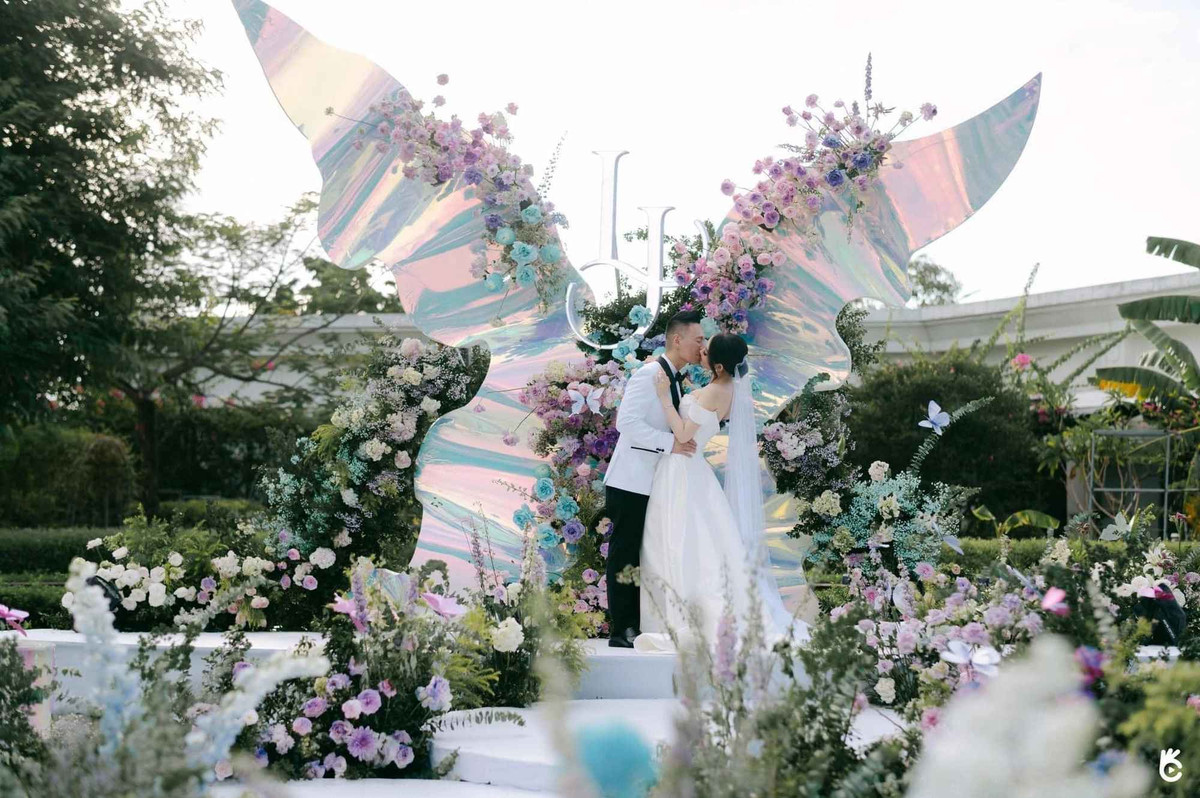 Cặp đôi từng có thời gian tìm hiểu nhưng còn quá trẻ và chưa ổn định sự nghiệp nên đã tạm dừng mối quan hệ. Phải đến 7 năm sau, khi đã trưởng thành hơn và suy nghĩ thấu đáo hơn, cả hai mới quyết định quay trở về bên nhau.