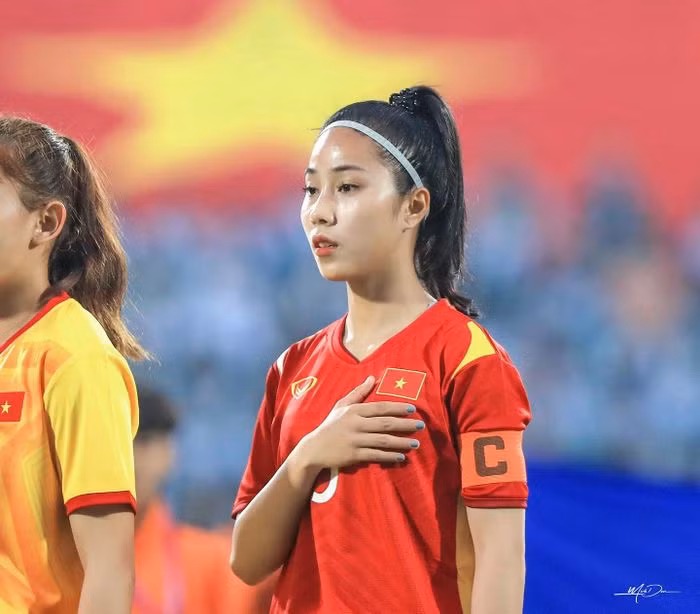 Bảo Trâm được đánh giá là "lá chắn thép" tại hàng thủ của đội tuyển bóng đá nữ Việt Nam trong tương lai. Cô nàng này gây ấn tượng với lối chơi mạnh mẽ, quyết liệt.