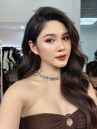 Ở dưới phần bình luận, đa số đồng nghiệp và khán giả đều động viên cô nàng trong khoảng thời gian chăm con nhỏ tại nhà.