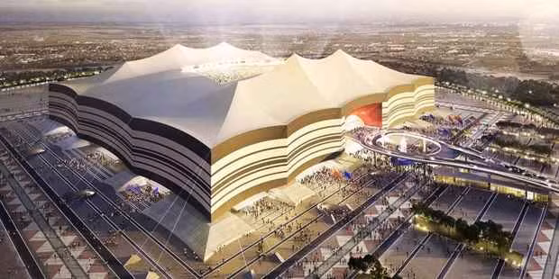 SVĐ Al Bayt nằm ở thành phố Al Khor, cách thủ đô Doha của Qatar 35km về phía Bắc. Công trình tiêu tốn gần 1 tỷ USD chi phí xây dựng và dành cho lễ khai mạc World Cup 2022.