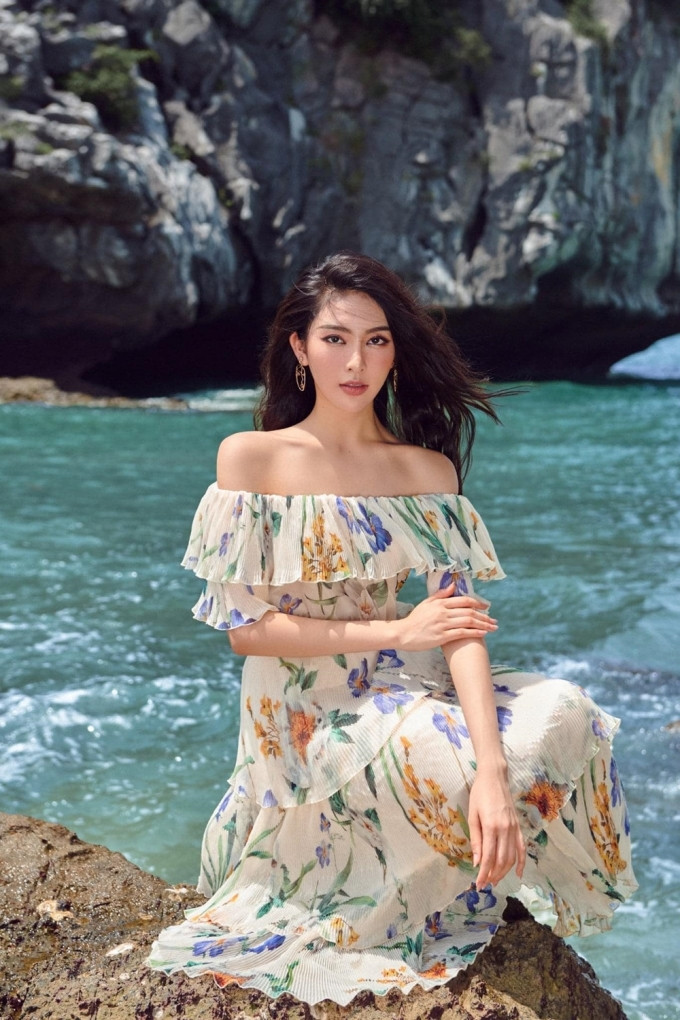 Hiện tại, cô nàng hot girl 2001 này còn đang thử sức với công việc làm người mẫu ảnh và tính đến thời điểm hiện tại Diệu Linh đã làm công việc này được gần một năm.