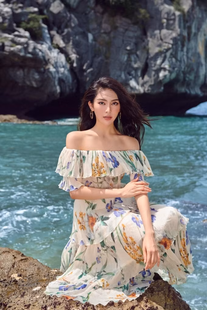 Hiện tại, cô nàng hot girl 2001 này còn đang thử sức với công việc làm người mẫu ảnh và tính đến thời điểm hiện tại Diệu Linh đã làm công việc này được gần một năm.