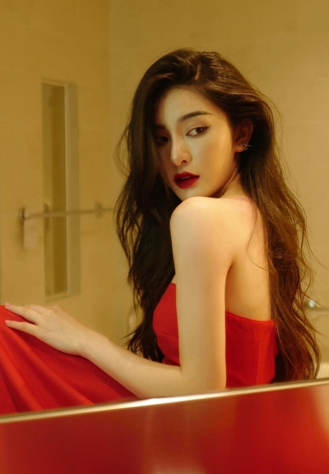 Cách đây 2 năm, trong một bài phỏng vấn trên báo Dân Trí, Trương Diệu Linh tự tin khẳng định thu nhập 50 triệu đồng/tháng. Công việc khi đó của cô là một KOL và mẫu ảnh.