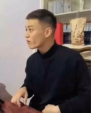 Trung bình anh dành 6 tiếng/ngày để tập tuyện thể hình, đồng thời kiểm soát ăn uống một cách khắt khe.