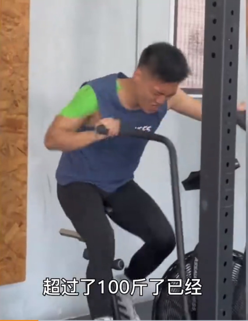 Câu chuyện này sau khi được chia sẻ lên mạng xã hôi đã thu hút rất nhiều sự chú ý. Ngoài việc trầm trồ trước màn lột xác ngoạn mục, nhiều người cũng chúc phúc anh Ngũ sớm tìm được tình yêu mới cho mình.