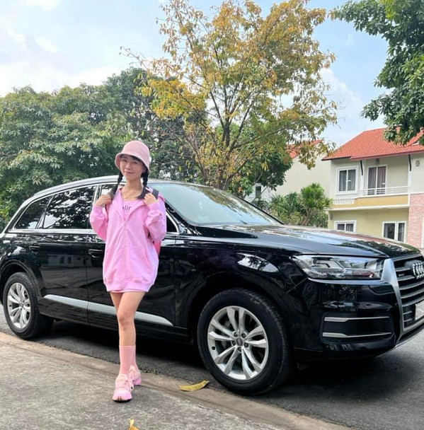 Ngoài nguồn thu nhập từ kênh Youtube, Thơ Nguyễn còn là một KOLs với nhiều hợp đồng quảng cáo hợp tác cùng các doanh nghiệp lớn nhỏ liên quan đến sản phẩm, dịch vụ dành cho trẻ em và phụ huynh.