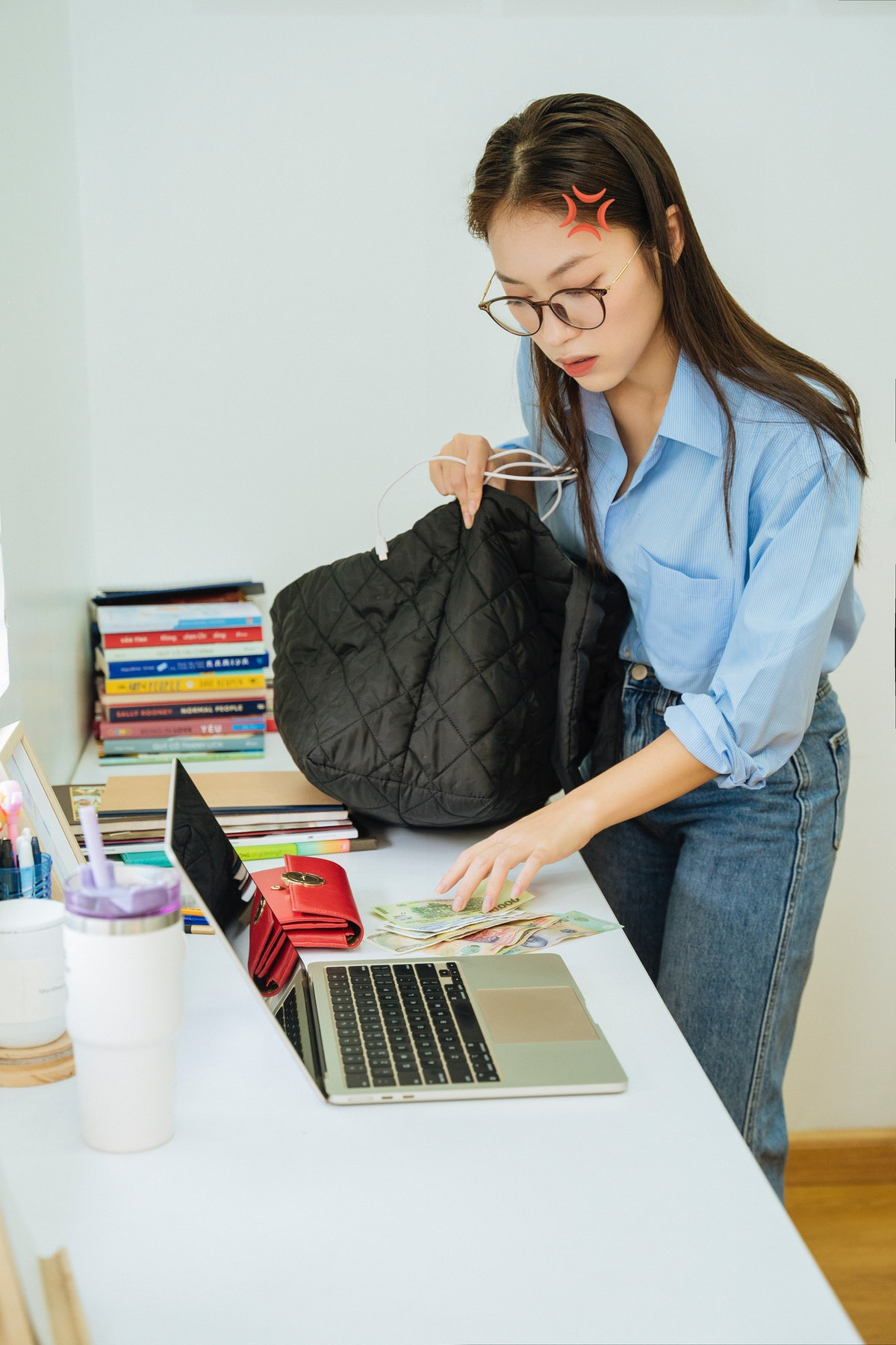 Sau khi bài viết chia sẻ bí kíp tăng cường năng suất và sự tập chung cho những ngày cuối năm bận rộn của Khánh Vy đăng tải, dưới phần bình luận nhiều bạn trẻ đã bày tỏ sự tán thành và cho rằng khá hữu ích với những bị "Deadline dí".