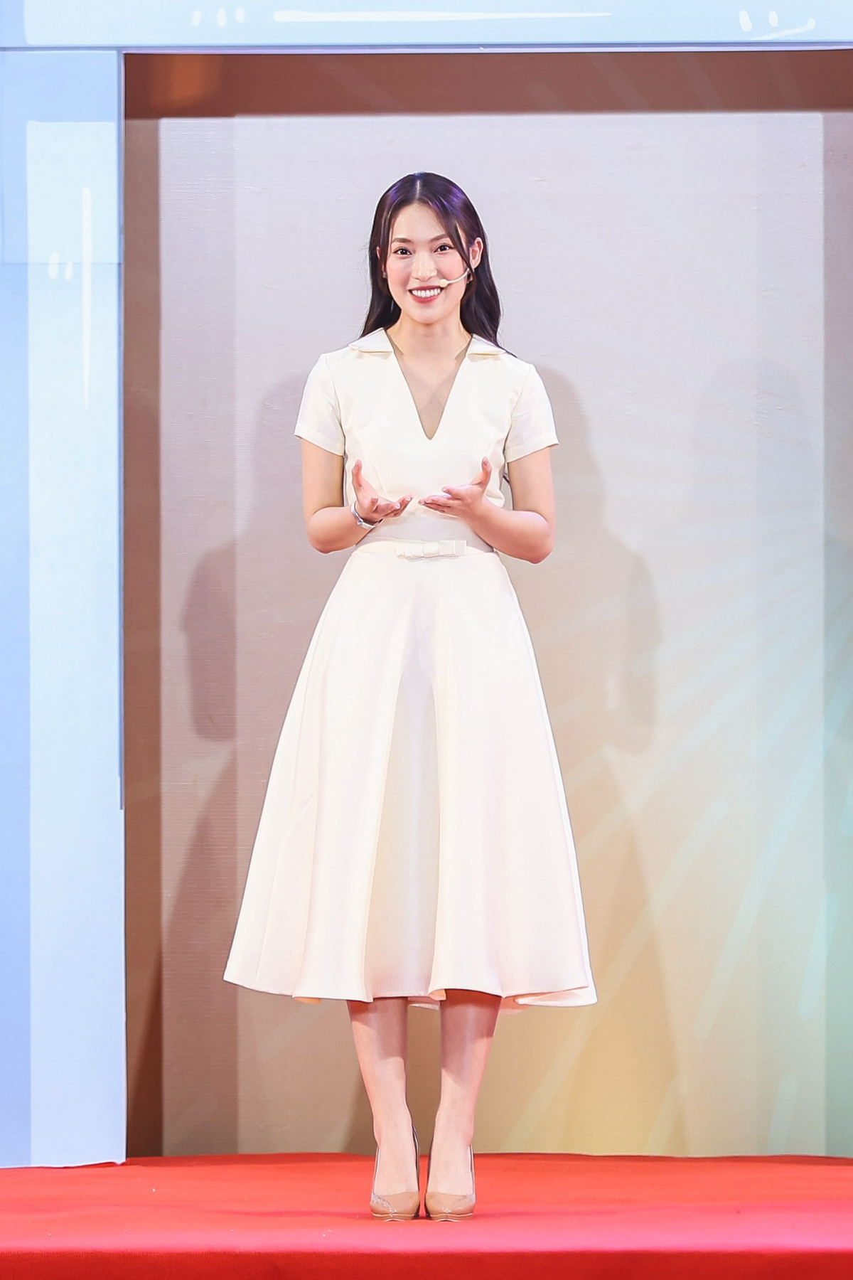 Quay trở lại với bản thân Khánh Vy, cô nàng được đánh giá là người giàu năng lượng tích cực và cô không ngần ngại lan toả những bí kíp thành công của mình cho nhiều người, đặc biệt là các bạn trẻ.