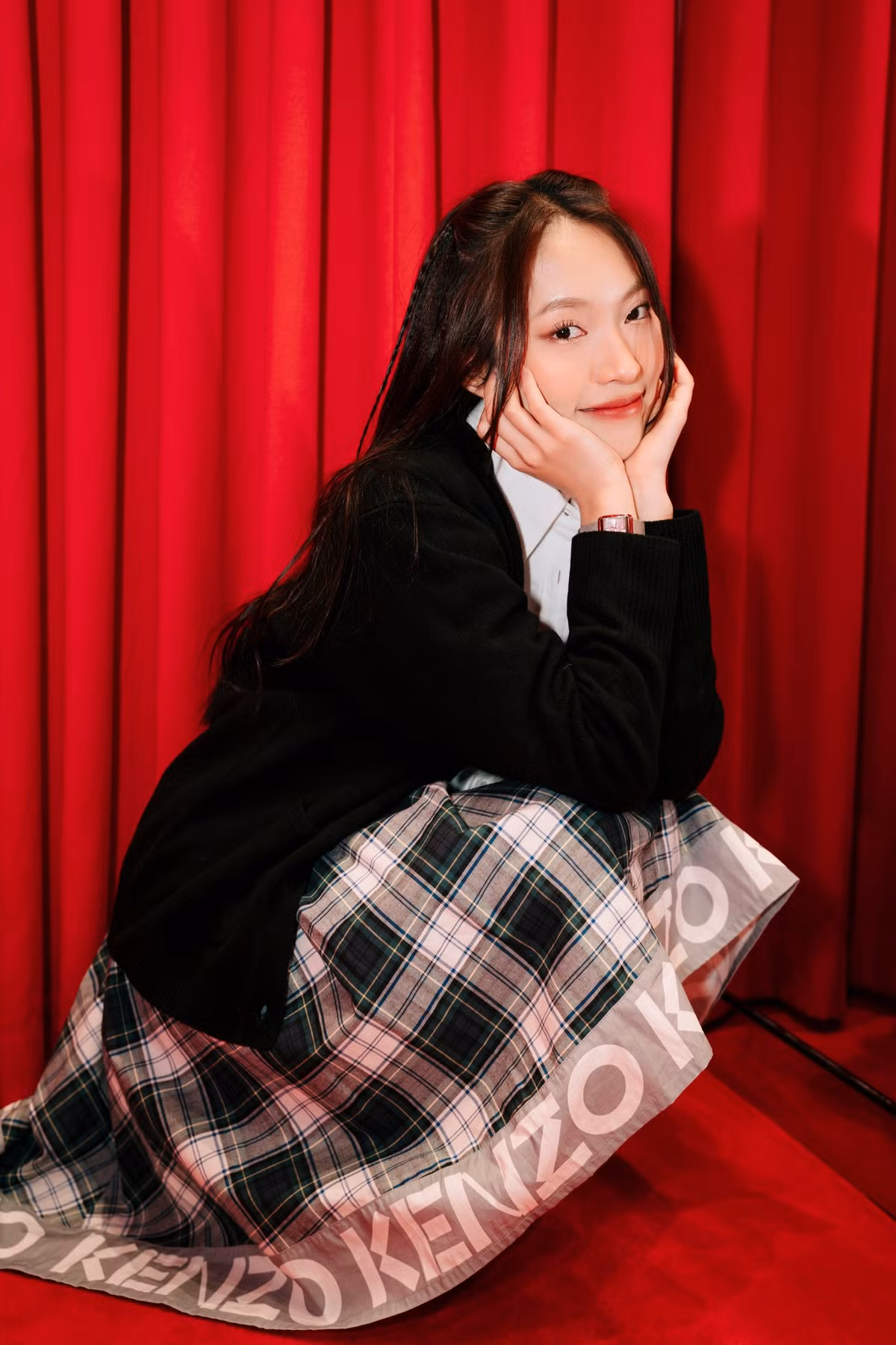 Ngoài thành công trong việc MC Đường Lên Đỉnh Olympia, Khánh Vy còn là một Influencer có sức ảnh hưởng trên mạng. Cô nàng là gương mặt đại diện cho không ít các nhãn hàng được nhiều bạn trẻ yêu thích.