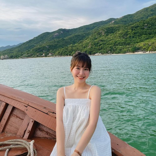 Đến giờ, tôi đã quen hơn với cuộc sống mới và cảm thấy vui khi gia đình luôn ủng hộ trong mọi chuyện. Tôi mong sau này tôi và Tiên trở thành điểm tựa cho gia đình, người thân”, nam ca sĩ nói thêm.