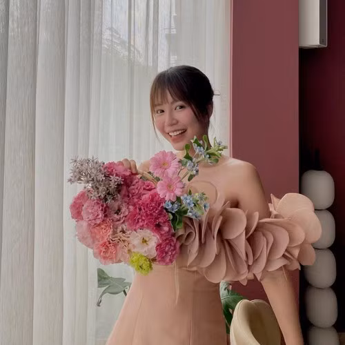 Key tâm sự: “Cuộc sống của tôi thay đổi rất nhiều kể từ khi quyết định dựng xây gia đình nhỏ, từ tư duy đến những thói quen hàng ngày. Tôi có 6 năm sinh sống ở TP.HCM và bạn bè thân thiết đều ở đó. Vậy nên khi quyết định đi theo tiếng gọi của tình yêu, tôi chuyển ra Hà Nội sống. Mọi thứ đảo lộn, thậm chí có thời gian tôi thấy cô đơn vì không có bạn bè và nhớ TP.HCM da diết...