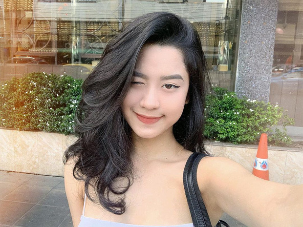 Netizen xứ Trung đều đồng loạt cảm thán trước ngoại hình xuất sắc cùng body cũng như gu ăn mặc quyến rũ của nàng hot girl Thanh Hóa.