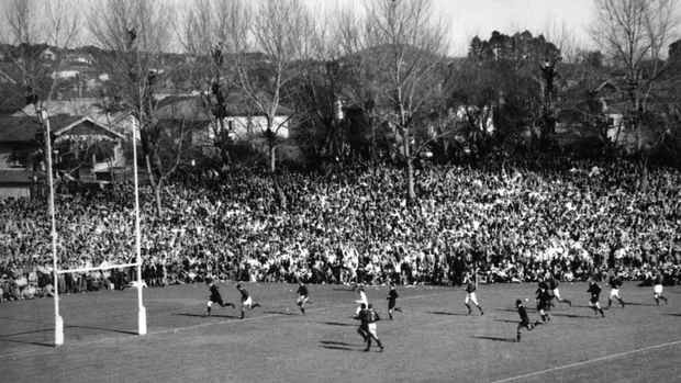 Ban đầu, sân vận động Eden Park chủ yếu là địa điểm tổ chức môn cricket. Sau đó, nhiều lần chính quyền địa phương đã cải tạo sân đấu này để đăng cai môn rugby (môn thể thao được ưa chuộng nhất ở New Zealand).