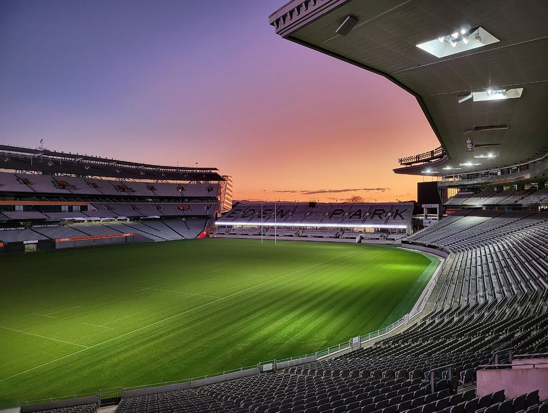 Lần gần nhất một trận đấu bóng đá quốc tế được tổ chức ở sân đấu này là màn đối đầu giữa đội tuyển New Zealand và đội khách Australia năm 2002. Đến nay, Eden Park đã từng tổ chức 2 kỳ Rugby World Cup và 2 kỳ Cricket World Cup.