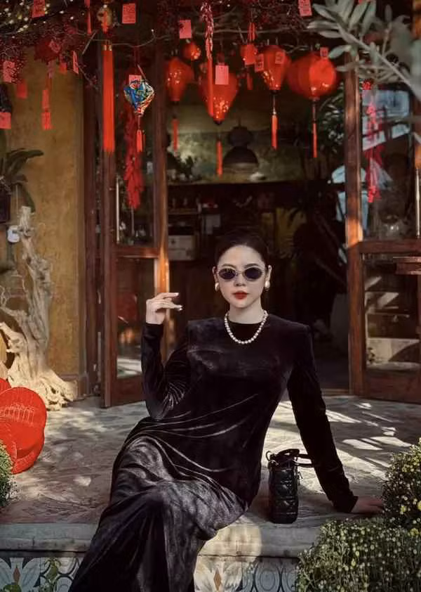 Dù không thực sự nổi tiếng với vai trò diễn viên và chỉ nhận được vai phụ nhưng đối với Thu Hoài, cô rất chịu khó đầu tư cho từng vai diễn. Trẻ trung chịu khó học hỏi nên cô nàng trở thành một gương mặt đa năng.