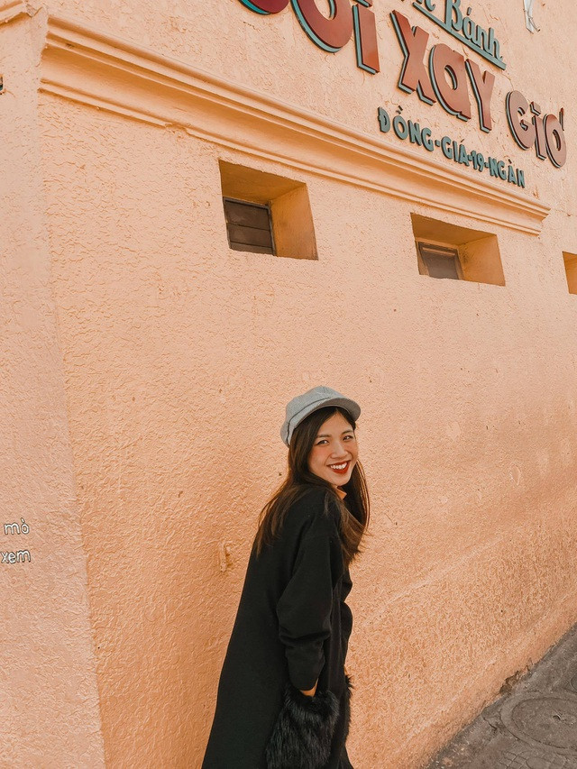 Bên cạnh thành tích học tập xuất sắc, Lan Thy còn có thể chơi được 8 loại nhạc cụ như: piano, organ, violin, ukulele, saxophone...