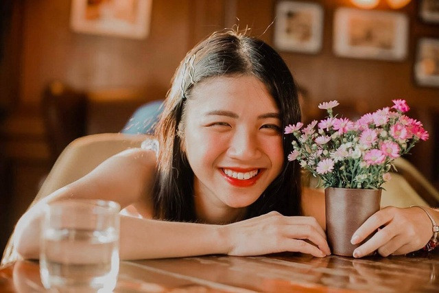 Thời điểm đó, Lan Thy còn nổi tiếng bởi thành tích học tập khá ấn tượng khi từng giành huy chương vàng môn Lịch sử cấp thành phố, giải Ba cuộc thi Khoa học kỹ thuật cấp quốc gia dành cho học sinh trung học năm 2015...