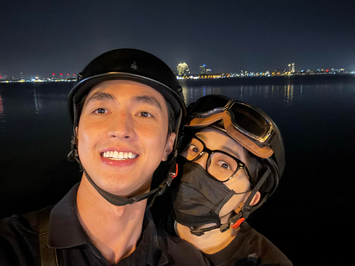 Phương Nga cho biết, bố mẹ cô dự định sau khi nghỉ hưu sẽ chuyển hẳn vào TP HCM sinh sống, còn chị gái của cô định cư ở đây đã lâu. Bà xã Bình An cho rằng, việc chuyển hẳn vào sống ở TP HCM sẽ mang cho vợ chồng cô nhiều cơ hội, trải nghiệm hơn trong công việc cũng như cuộc sống.