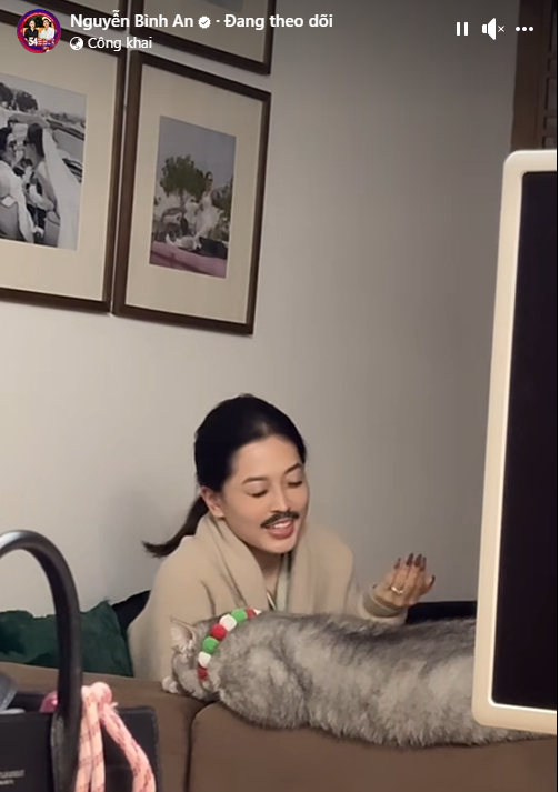 Bình An từng dí dỏm kể về cuộc sống hôn nhân bên vợ Á hậu: "Kể từ ngày đeo nhẫn trên tay kể ra cuộc sống cũng nhàn, ngoài đi làm cả ngày ra thì chẳng phải làm gì cả chỉ phải làm hết việc nhà thôi...