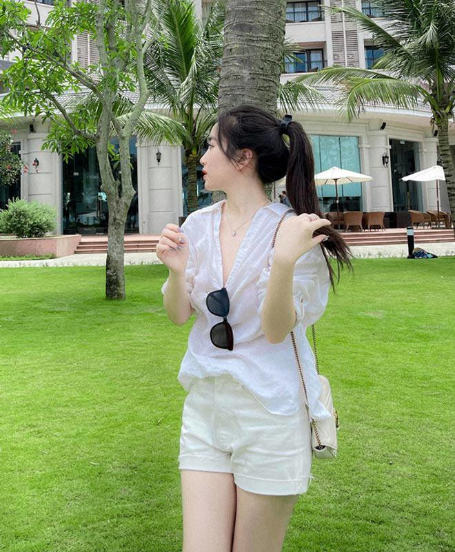 Cuối năm 2021, Tuấn Tài chủ động nhắn tin nhiều hơn cho Thu Trang. Qua những lần tâm sự về công việc, cuộc sống, cô nàng nhận ra chàng cầu thủ là một người sống tình cảm dù bên ngoài luôn tỏ ra lạnh lùng, chín chắn, trưởng thành và thật sự nghiêm túc trong chuyện tình cảm. Cặp đôi chính thức hẹn hò sau đó không lâu.