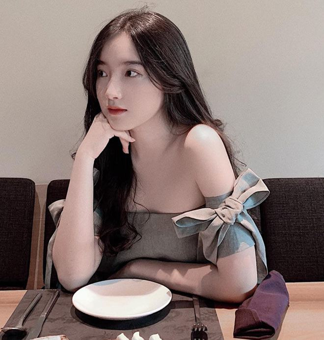 Thu Trang sinh năm 2002, quê Nghệ An, hiện sống và học tập tại Hà Nội.