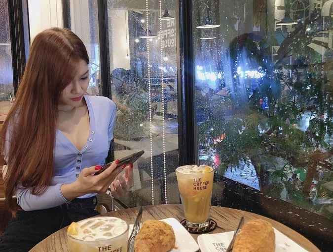 Những đường cong mĩ miều của bạn gái Đặng Văn Lâm khiến nhiều người phải tấm táp khen.