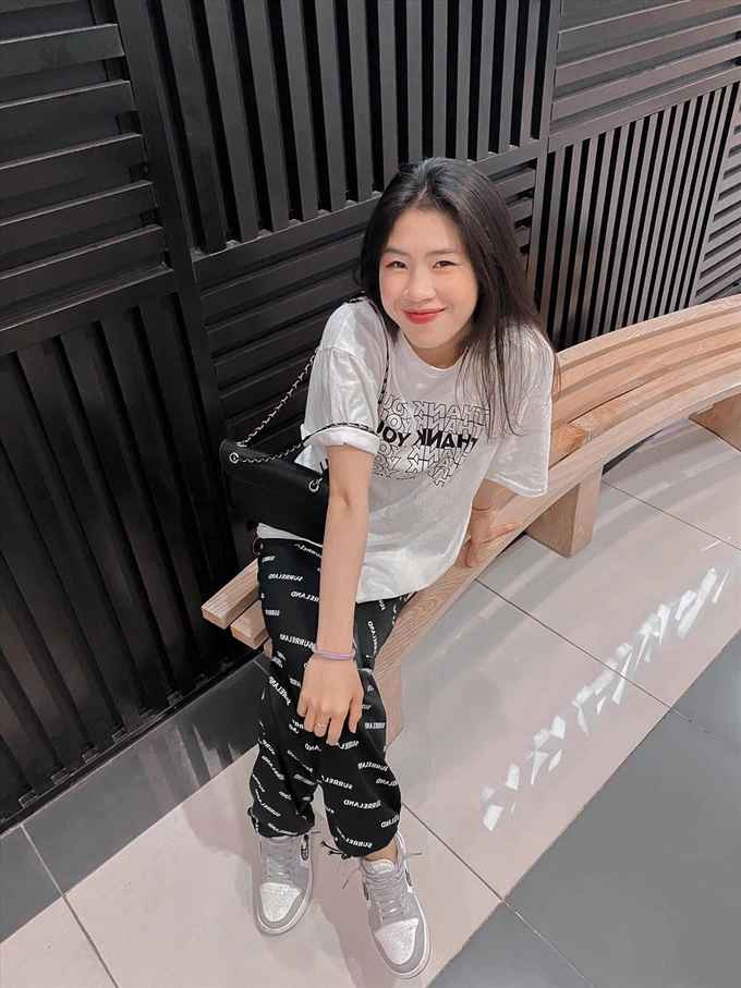 Gu thời trang của Thanh Nhã có sự đa dạng nhưng luôn thể hiện phong cách sành điệu và tự tin (Ảnh: FBNV).