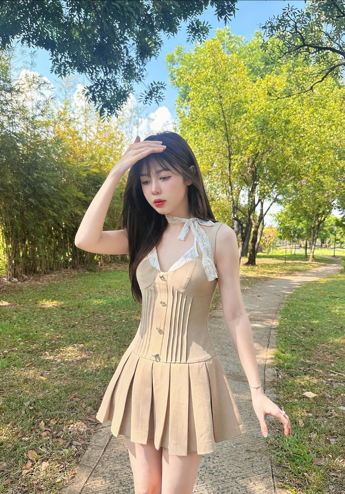 Một số người còn hài hước bình luận dưới Liz Kim Cương rằng: "Chắc chắn đây là ảnh AI tạo ra, không thể tin nổi là người thật".