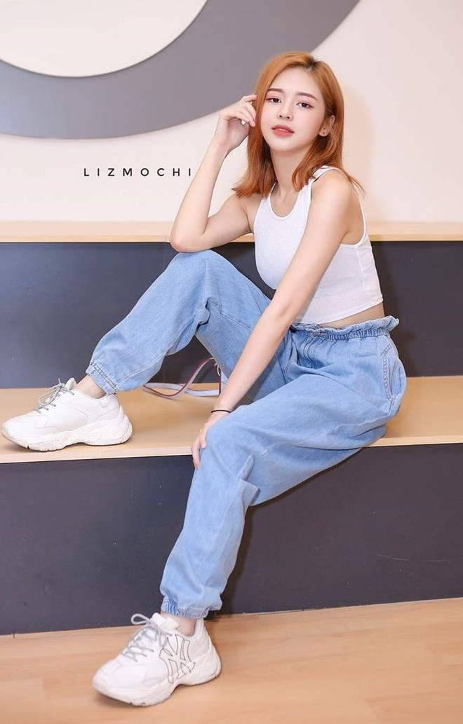 Là em gái của photographer và designer Trang Zen, Liz Kim Cương bị ảnh hưởng nhiều từ chị gái nhưng cô đã đi theo tiếng gọi đam mê để trở thành một ca sĩ.