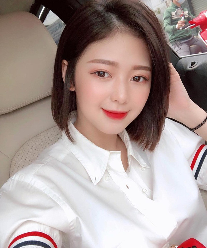 Nữ ca sĩ Liz Kim Cương chuộng diện trang phục hở eo khoe ưu điểm cơ thể. Thậm chí, nhiều người nhận xét rằng ca sĩ sinh năm 1993 có gương mặt baby nhưng vóc dáng lại đâu ra đấy.