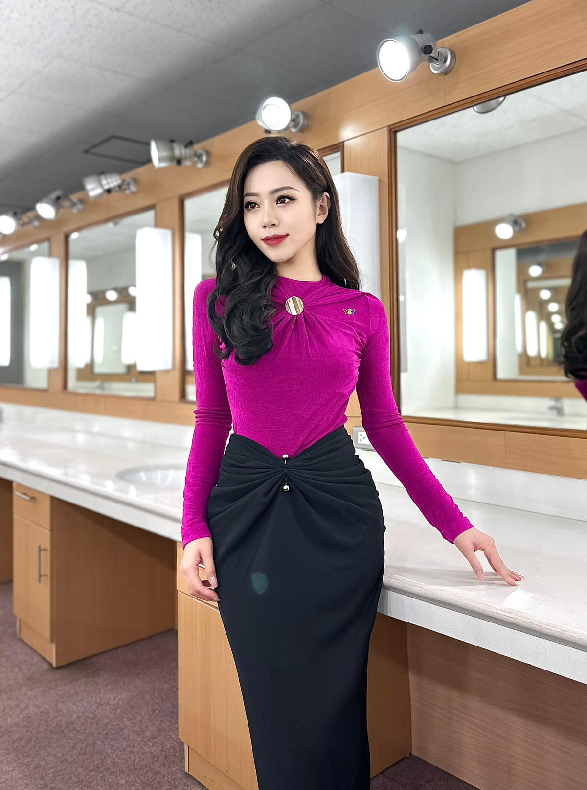 Xuất phát là một kiện tướng dancesport nên Phương Anh sở hữu vóc dáng săn chắc. Điều này khiến cho cô tự tin diện bất cứ trang phục nào khi lên sóng.