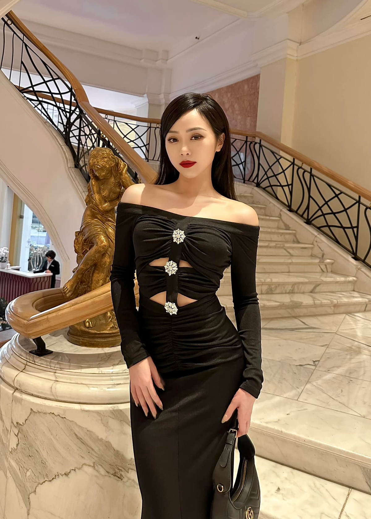 Dù là lần đầu lên sóng đồng hành với mùa giải EURO nhưng Phương Anh đã có kinh nghiệm ở nhiều bản tin thể thao. Cô nhận được sự chú ý bởi lối dẫn lưu loát, lôi cuốn và đặc biệt là am hiểu về bóng đá.