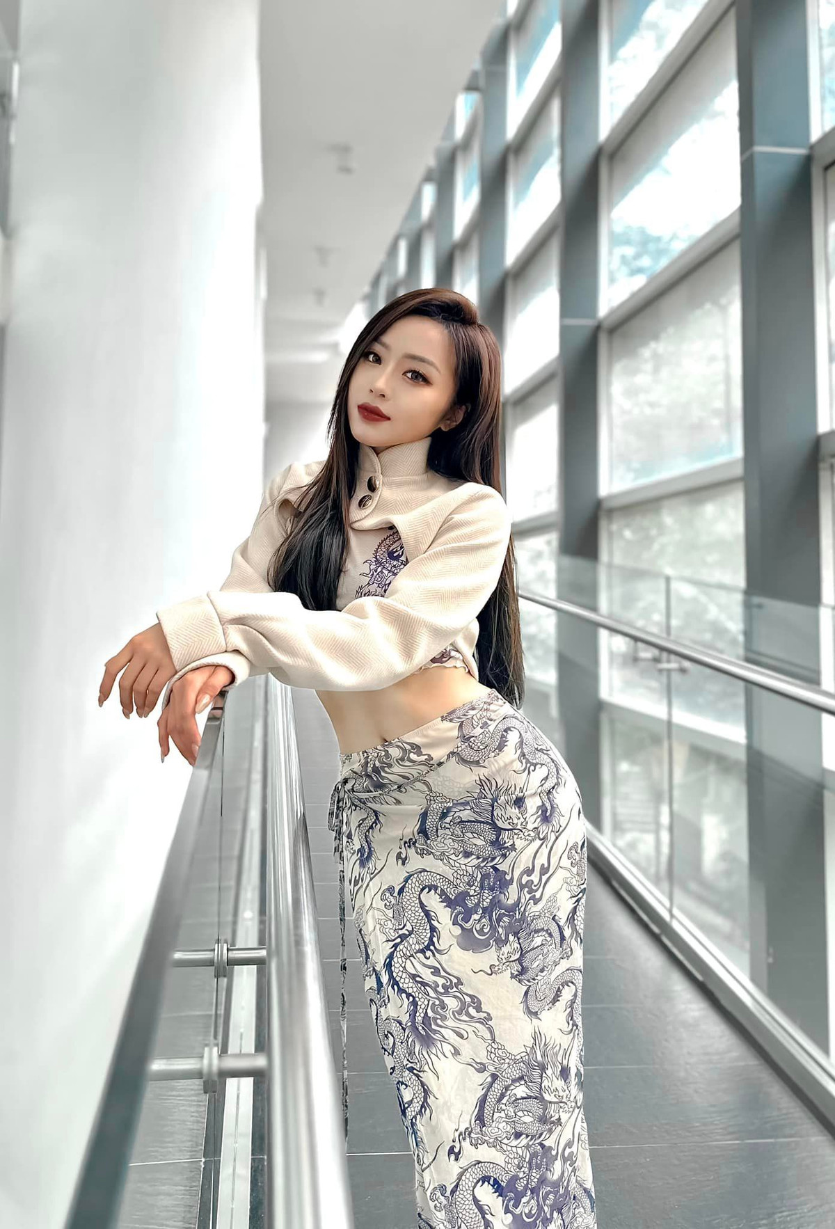 Ở ngoài đời, Phương Anh có gu thời trang gợi cảm.