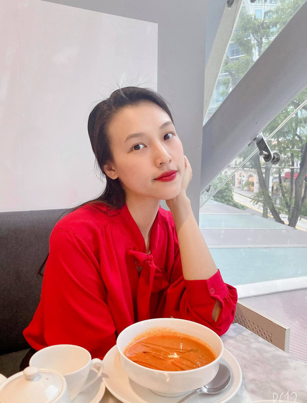 Trên Facebook cá nhân, Hoàng Oanh có viết: "Nếu một mai tôi có bay lên trời, thì người ơi tôi đã sống rất thảnh thơi. Nếu một mai tôi có đi qua đời, thì người ơi tôi đã sống rất tuyệt vời" trong ca khúc Nếu Một Mai Tôi Có Bay Lên Trời cho thấy cô đang rất vui vẻ, thảnh thơi...