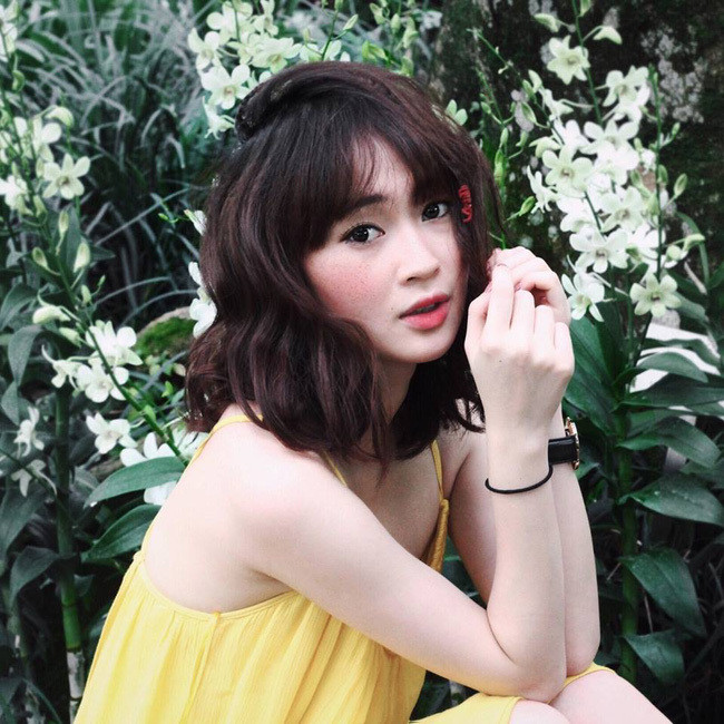 Nhìn ảnh và caption là biết Sun Ht hẳn đang hạnh phúc vô cùng bên bạn trai mới.