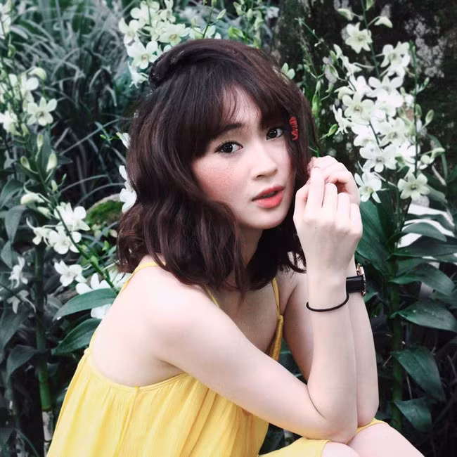 Nhìn ảnh và caption là biết Sun Ht hẳn đang hạnh phúc vô cùng bên bạn trai mới.