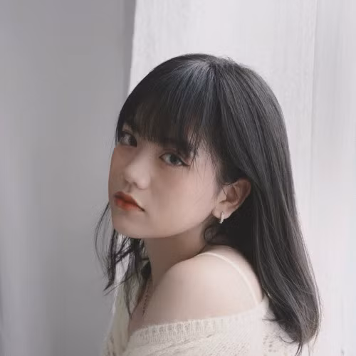 Sau dậy thì, thân hình Bảo Hân ngày càng phổng phao, đầy đặn và gợi cảm. Có thể nói, đây đúng là một cuộc "lột xác" không thể tin được.