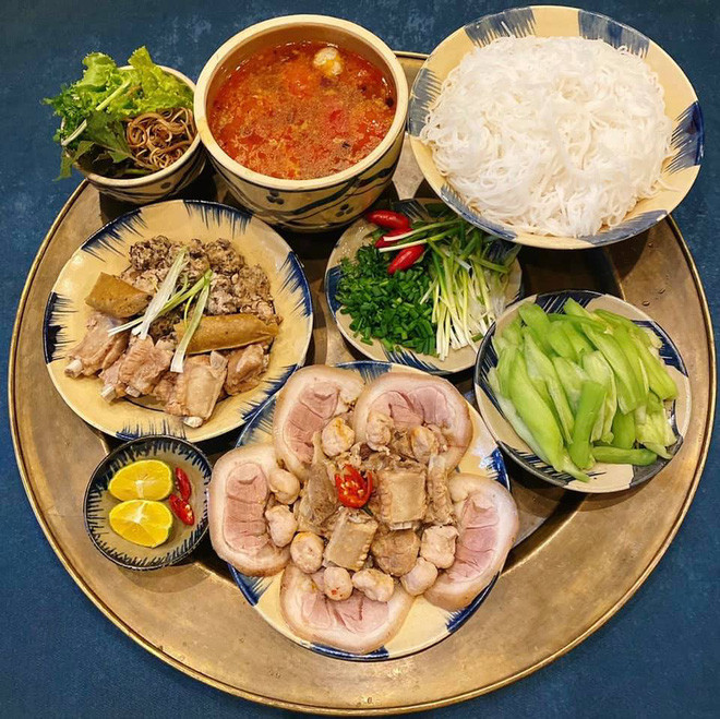 Thực đơn ngày dịch của nhà chị Huyền có phần kém phong phú hơn bình thường và dễ bị lặp món nhưng bù lại thì vẫn dinh dưỡng, ngon và sạch sẽ.