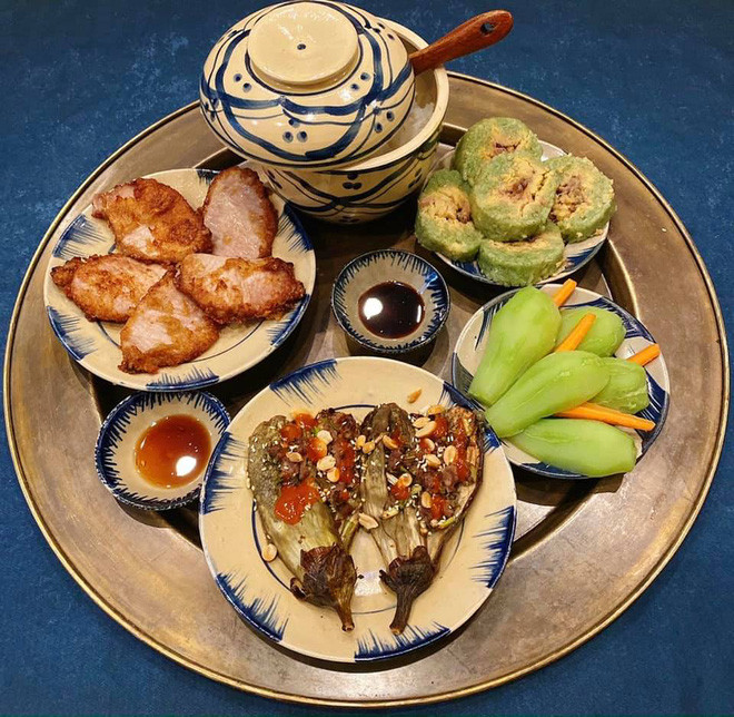 Với chị Huyền, bữa cơm gia đình mang ý nghĩa rất quan trọng và là truyền thống chị muốn duy trì đến sau này cũng như hình thành thói quen cho các con biết trân trọng khoảnh khắc sum vầy