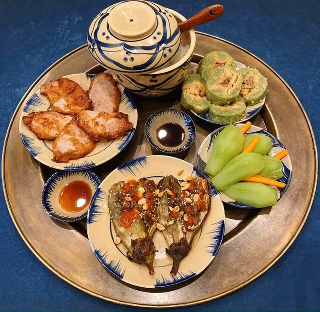 Với chị Huyền, bữa cơm gia đình mang ý nghĩa rất quan trọng và là truyền thống chị muốn duy trì đến sau này cũng như hình thành thói quen cho các con biết trân trọng khoảnh khắc sum vầy