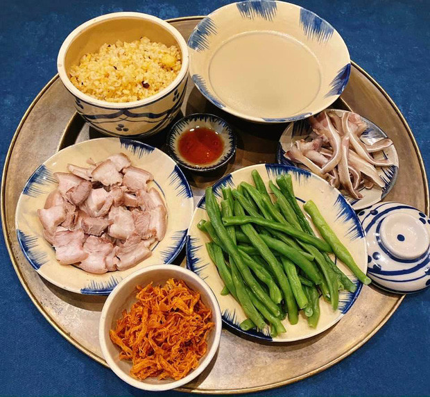 Trong những ngày dịch bệnh, chị Huyền phải công nhận là việc nấu ăn có khác biệt hơn bình thường.