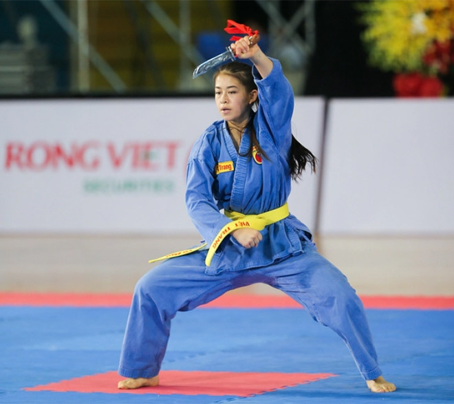 Đến năm lớp 8, Hoàng Huyên bắt đầu gắn bó với vovinam và gặt hái nhiều thành công. Để có được những chiến tích này, Hoàng Huyên chia sẻ bản thân đã trải qua nhiều bài tập khó, đặc biệt là bài ép dẻo cơ thể cực kỳ đau.