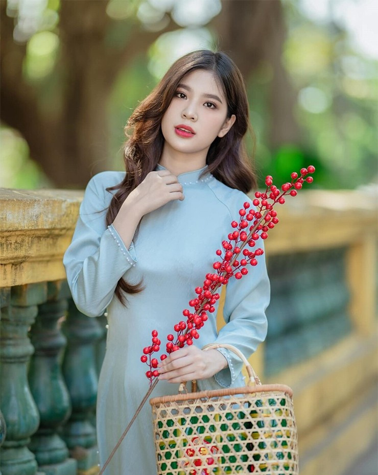 Ngoài ra, người đẹp quê Sóc Trăng còn giành HCB bóng ném thể thao học sinh 2 năm liên tiếp (2016 và 2017), HCĐ bóng ném giải thể thao học sinh năm 2018…