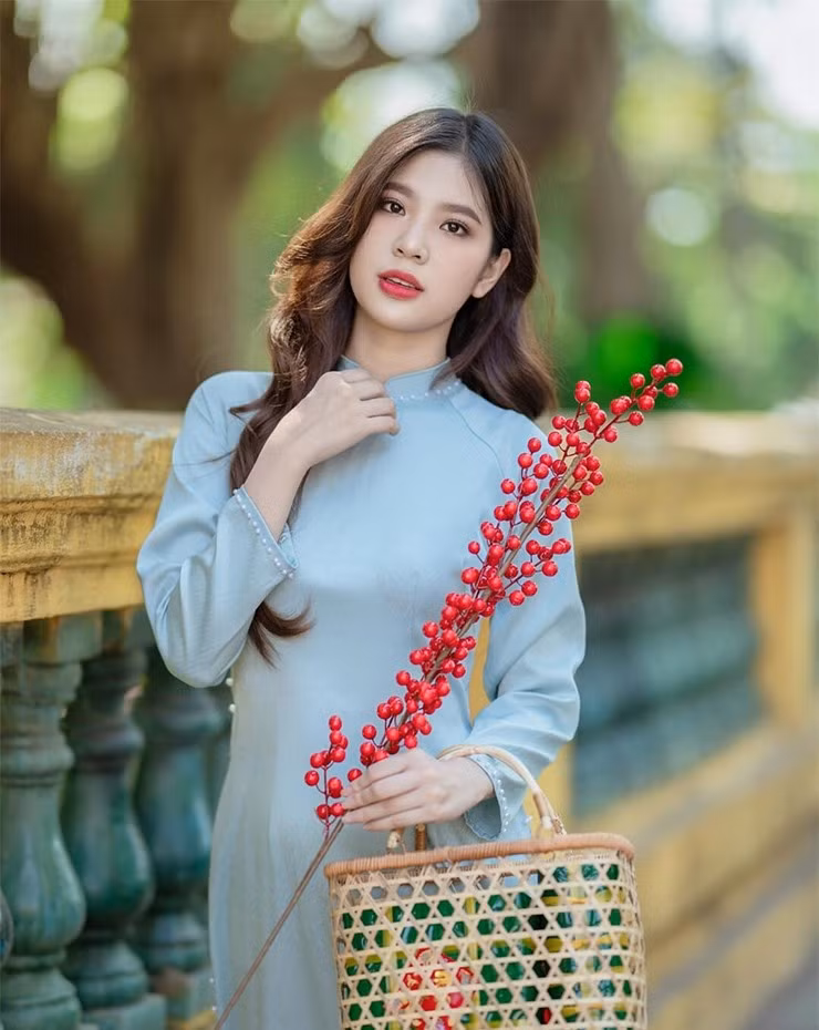 Ngoài ra, người đẹp quê Sóc Trăng còn giành HCB bóng ném thể thao học sinh 2 năm liên tiếp (2016 và 2017), HCĐ bóng ném giải thể thao học sinh năm 2018…