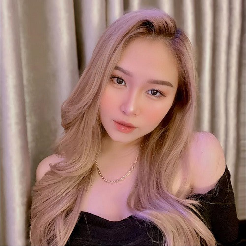 Về cuộc sống cá nhân, Mây Bae khá kín tiếng. Hiện tại cô nàng để trạng thái “Hẹn hò” trên Facebook nhưng chưa từng tiết lộ danh tính người ấy.