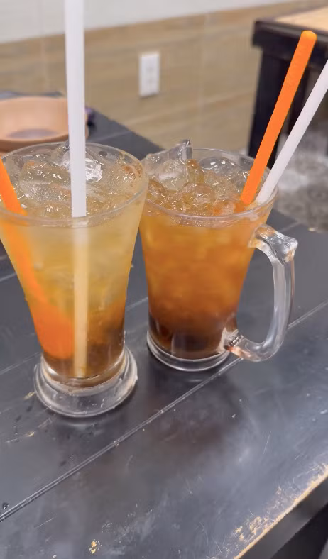 Sau khi đã thưởng thức xong món ăn, như thường lệ Hà Linh sẽ đưa ra đánh giá tổng quan của riêng mình và cho điểm chất lượng. Với quán bún đậu của cựu người mẫu Trang Trần, cô nàng chấm một số điểm khá khiêm tốn chỉ 6,5/10 điểm.