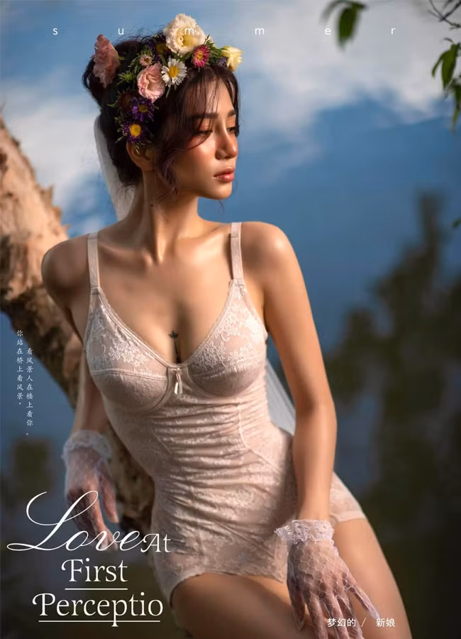 Mới đây, bộ ảnh nội y cưới cho cô dâu của Ngọc Bích đang "gây sốt" trên mạng xã hội vì quá đẹp, gợi cảm vừa đủ mà không phô phang.